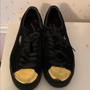 PUMA suede shoes. Women’s 9.5.